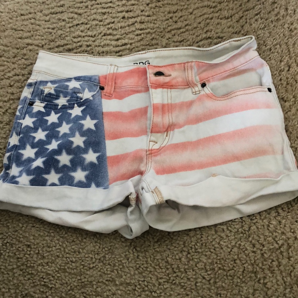 American flag BDG white shorts
